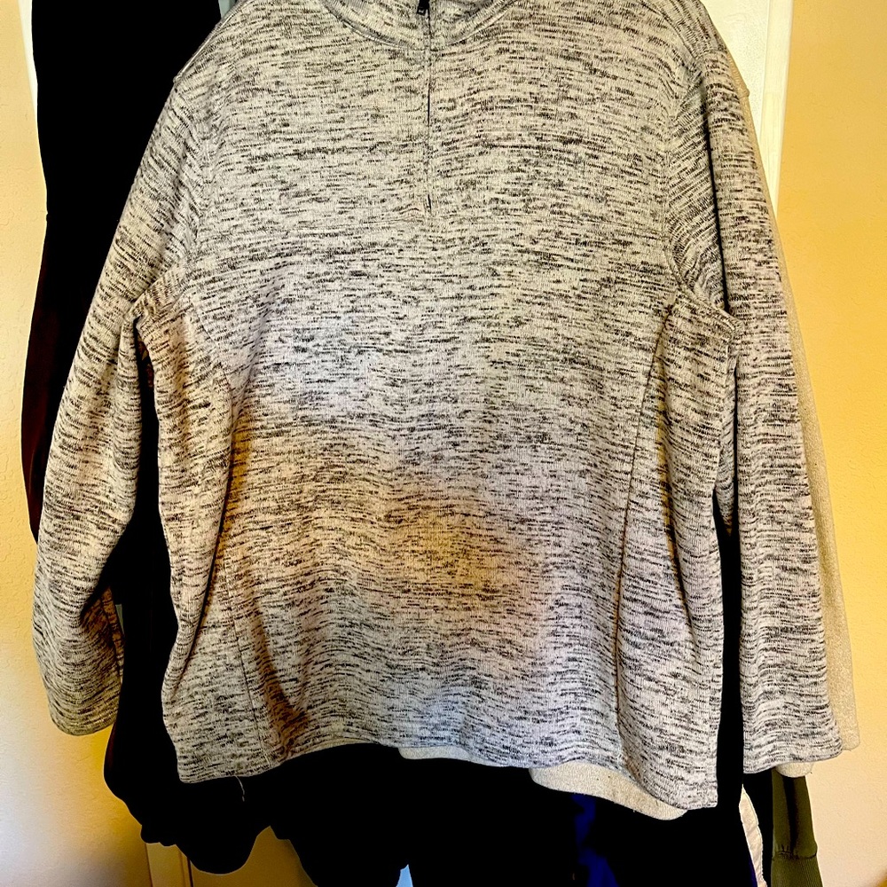 Men’s pullover jackets.